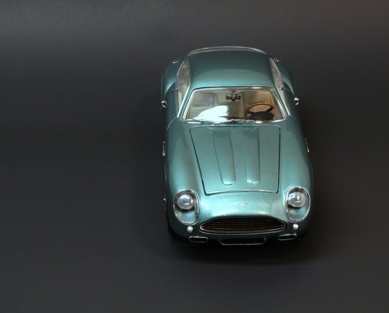 Illustration for article titled 1:18 scale Aston Martin DB4 Zagato by Whitebox